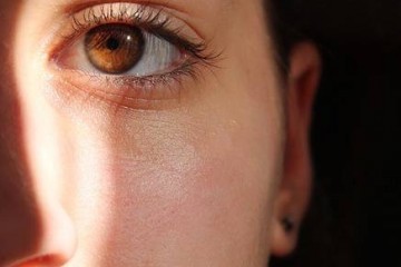 眼睛周围皱纹怎么去除改善眼部皱纹的方法